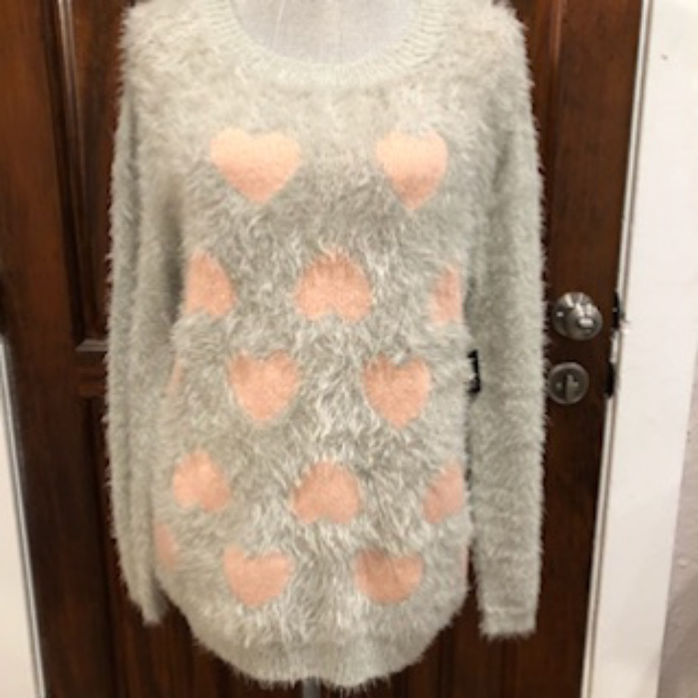 MADDISON FUZZY HEART SWEATER